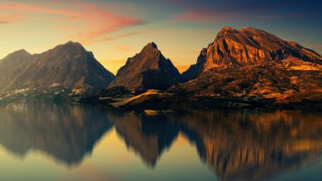 Serene Mountain Reflection at Dusk wallpaper