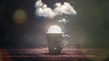 Dreamy Mug Under a Spectacular Glow wallpaper