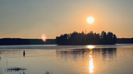 Serene Sunrise Over a Tranquil Lake wallpaper