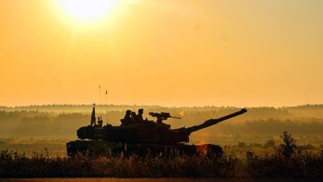 Abrams in the sun wallpaper