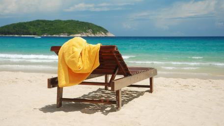 Sunny Beach Retreat for Ultimate Relaxation wallpaper