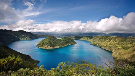 Laguna de Cuicocha wallpaper