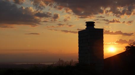 Sunset Serenity Over the City Skyline wallpaper