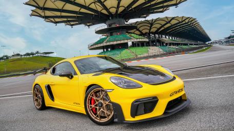 Porsche 718 Cayman GT4 wallpaper