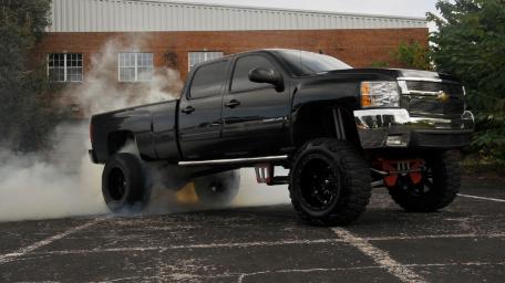 Chevrolet Silverado 3500HD in Action: Power on Display wallpaper