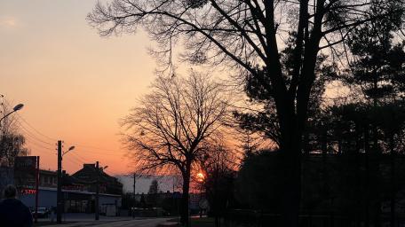 Tranquil Sunset in the Cityscape wallpaper