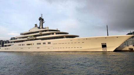 Sleek and Modern Super Yacht Design Visual wallpaper