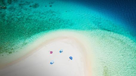 Turquoise Serenity Over Summer Beach wallpaper