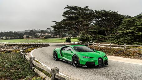 Ultimate Bugatti Chiron Super Sport in Vibrant Green Shade wallpaper