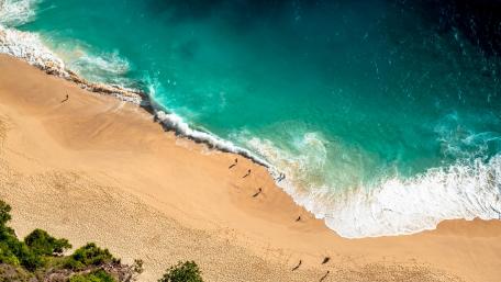 Aerial Serenity Beach Vista wallpaper