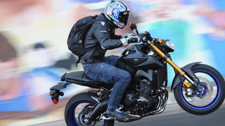 2014 Yamaha FZ-09 wallpaper