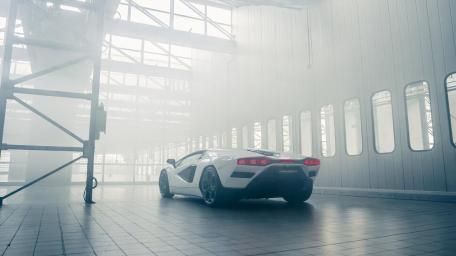 Sleek Design of the Lamborghini Countach wallpaper