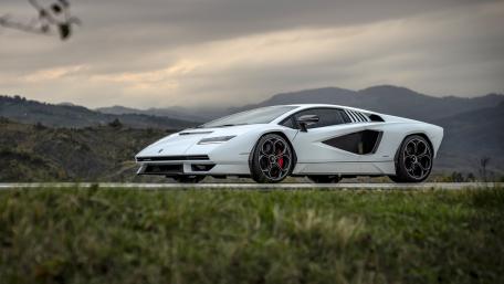 Lamborghini Countach LPI 800 Elegance in Motion wallpaper