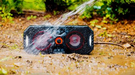 Vibrant Music in Nature's Splashing Groove wallpaper