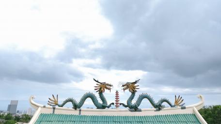 Skyline and Dragons wallpaper