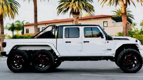 Sleek 6x6 Jeep Gladiator Pickup Wallpaper wallpaper