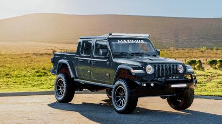 Ultimate Jeep Gladiator Off-Road Adventure Wallpaper wallpaper