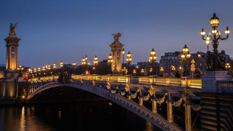 Evening in the Alexandre III Bridge (Paris, France) wallpaper