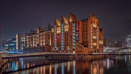 Hamburg by night wallpaper