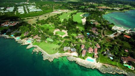 Serene Coastal Paradise Aerial View wallpaper