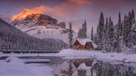 Emerald Lake Lodge, Yoho National Park wallpaper