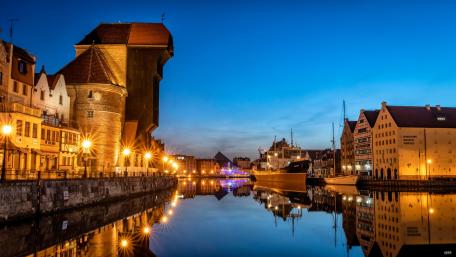 Old port crane, Gdansk wallpaper