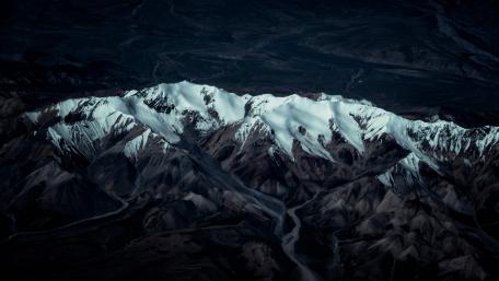 Majestic Snow-Capped Mountain Range wallpaper