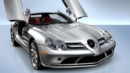 Sleek Silver Mercedes-Benz SLR McLaren Wallpaper wallpaper