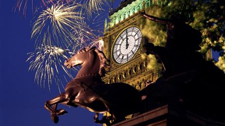 Festive New Year Celebration in the City wallpaper