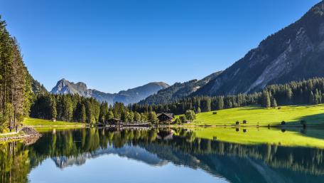 Serene Alpine Lake Reflections wallpaper