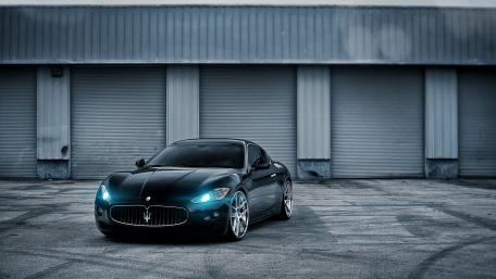 Sleek Maserati GranTurismo in Urban Setting wallpaper