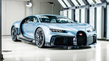 Sleek Bugatti Chiron in Pristine Garage wallpaper