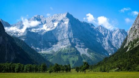 Majestic Mountain Valley Scene wallpaper