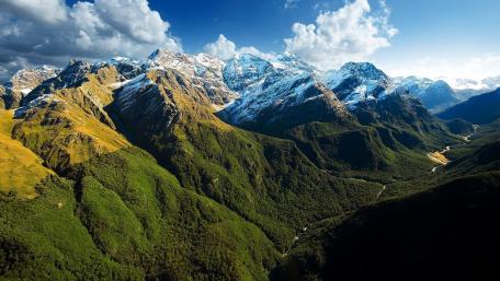 Majestic Mountain Valley Scenery wallpaper