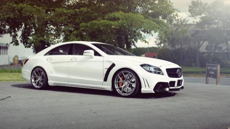 Sleek Mercedes-Benz CLS in Stunning White Finish wallpaper