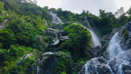 Beautiful rainfall through greed mountains wallpaper