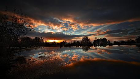 Twilight Reflections Over Water wallpaper