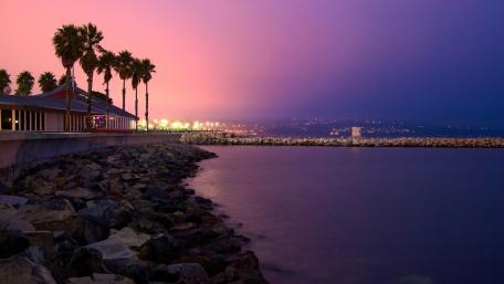 Serene Dusk by the Coastline wallpaper