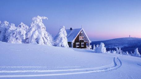 Winter Wonderland Cottage Retreat wallpaper