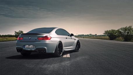 Sleek and Powerful BMW M6 in Motion wallpaper