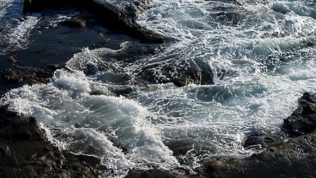 Waves Crashing on Rocky Shoreline in Nature's Embrace wallpaper