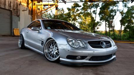 Sleek Mercedes-Benz SL-Class in Urban Setting wallpaper