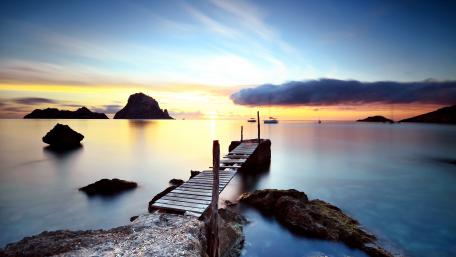 Serene Dusk at an Old Pier wallpaper