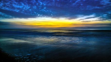 Twilight Bliss by the Ocean wallpaper