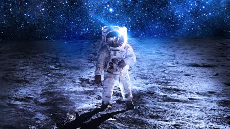 Astronaut on Lunar Surface in 5K wallpaper