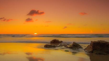 Tranquil Sunset by the Sea wallpaper
