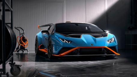 Lamborghini Huracan STO Spotlighted in Garage wallpaper