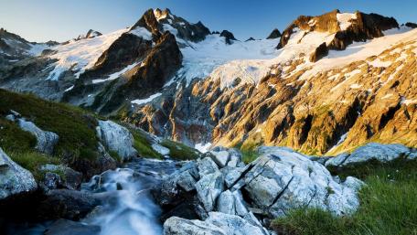 Majestic Mountain Creek View wallpaper