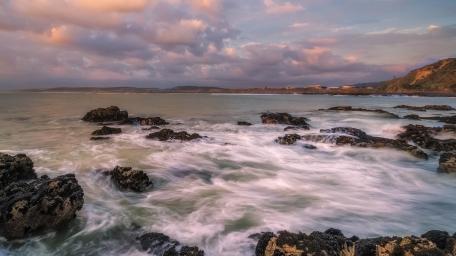 Serene Coastal Waves at Sunset wallpaper