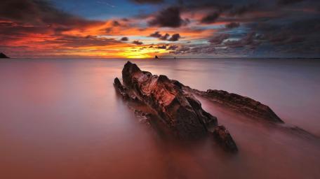 Vibrant Sunset Over Tranquil Sea Landscape wallpaper